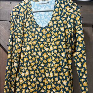 Kettlewell Printed V-Neck Long Sleeve Top Autumn colors size medium, new